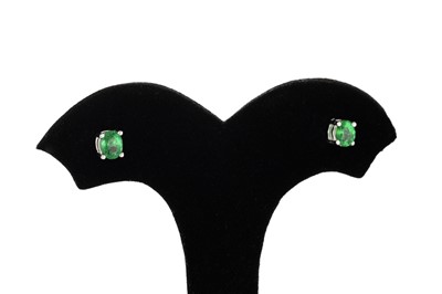 Lot 264 - A PAIR OF GREEN GARNET EARRINGS, set in 18ct gold