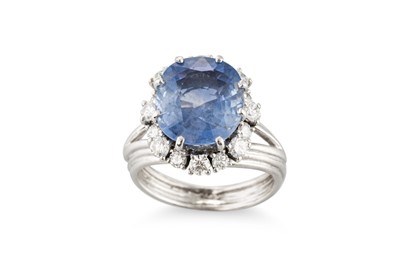 Lot 267 - A SAPPHIRE AND DIAMOND CLUSTER RING, the oval...