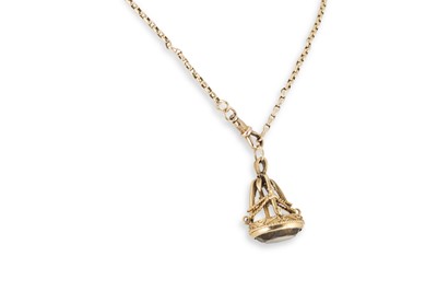 Lot 30 - A 9CT GOLD MUFF CHAIN, to an 9ct gold antique...