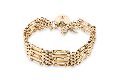 Lot 32 - AN ANTIQUE GOLD GATE BRACELET, engraved...