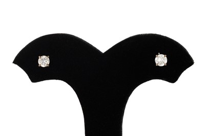 Lot 36 - A PAIR OF DIAMOND STUD EARRINGS, the round...