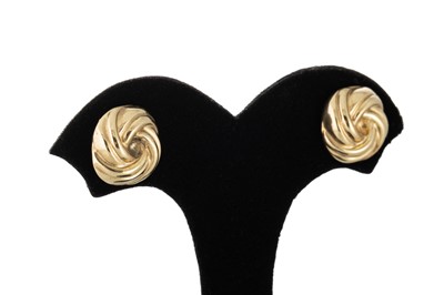 Lot 38 - A PAIR OF 9CT GOLD KNOT STYLE EARRINGS, gross...