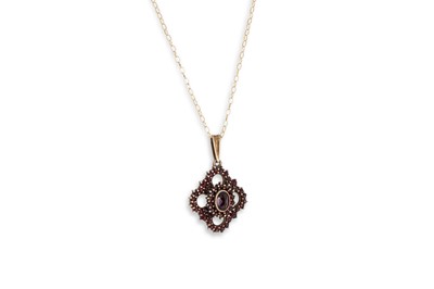 Lot 259 - A GARNET SET CLUSTER PENDANT, mounted in 9ct...