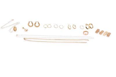 Lot 260 - A COLLECTION OF 9CT GOLD JEWELLERY ITEMS,...
