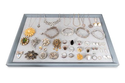 Lot 300 - A COLLECTION OF VINTAGE AND COSTUME JEWELLERY,...