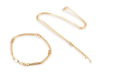 Lot 245 - A 9CT GOLD SNAKE LINK NECKLACE, with matching...