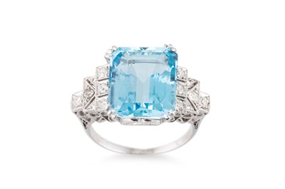 Lot 252 - AN ART DECO AQUAMARINE AND DIAMOND CLUSTER...