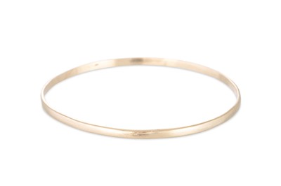 Lot 207 - A 14CT GOLD BANGLE, 9.3 g., 2.6" diameter