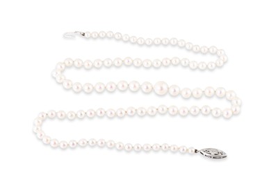 Lot 209 - A SET OF GRADUATED CULTURED PEARLS, to a 10ct...