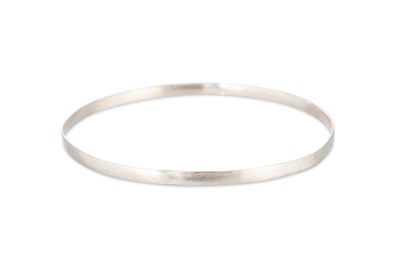 Lot 219 - A 10CT WHITE GOLD BANGLE, 6.3 g., 2.6" diameter