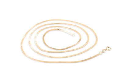 Lot 224 - A 10CT GOLD FLAT SNAKE LINK CHAIN, 5 g., 28"...