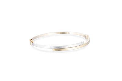 Lot 225 - AN ITALIAN 10CT  WHITE & YELLOW  GOLD BRACELET,...