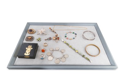 Lot 321 - A COLLECTION OF COSTUME JEWELLERY, vintage &...