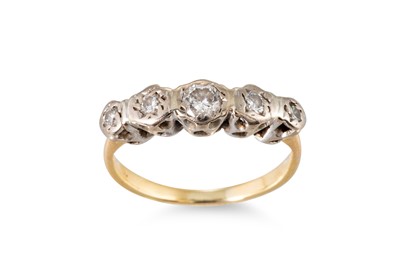 Lot 108 - A VINTAGE FIVE STONE GRADUATED DIAMOND RING,...