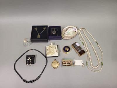 Lot 550 - A BOX OF ASSORTED JEWELLERY, to include...