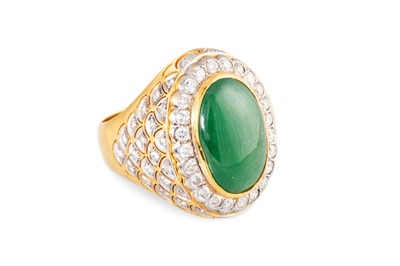 Lot 379 - A JADE AND DIAMOND RING, cabochon jade to...