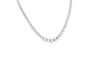 Lot 368 - A DIAMOND NECKLACE, the graduated collet set...
