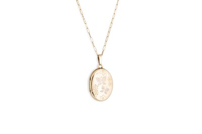 Lot 193 - A 9CT YELLOW GOLD PHOTO LOCKET, and trace...