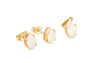 Lot 195 - A SUITE OF OPAL JEWELLERY, to include a pair...