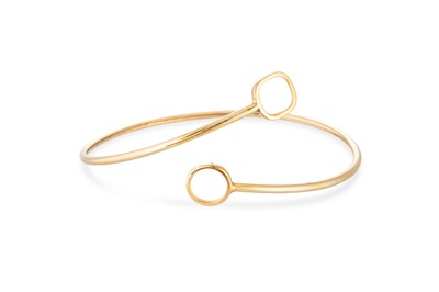 Lot 284 - A 9CT GOLD BANGLE, set with mother-of-pearl, 4....