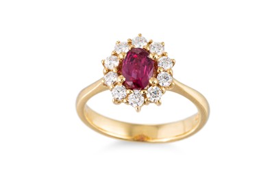 Lot 186 - A RUBY AND DIAMOND CLUSTER RING, the oval ruby...