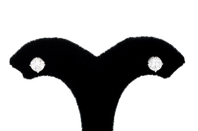 Lot 360 - A PAIR OF DIAMOND STUD EARRINGS, the brilliant...