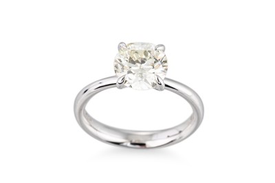 Lot 367 - AN OLD CUT DIAMOND SOLITAIRE RING, the old cut...