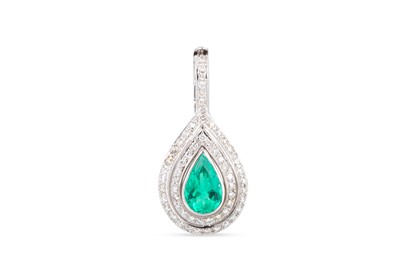 Lot 401 - AN EMERALD AND DIAMOND PENDANT, the...