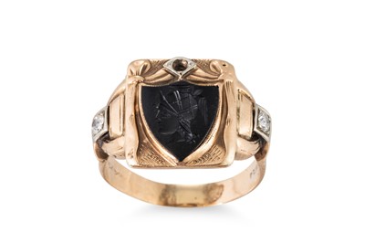 Lot 86 - A U.S.A. 9CT YELLOW GOLD GENT'S CENTURIAN RING,...