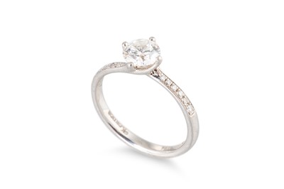 Lot 329 - A DIAMOND SOLITAIRE RING, the brilliant cut...