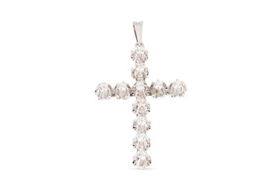 Lot 328 - A VINTAGE DIAMOND SET CROSS, the round cut...