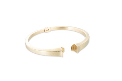 Lot 333 - A VINTAGE GOLD BANGLE, in 14 ct. yellow gold,...