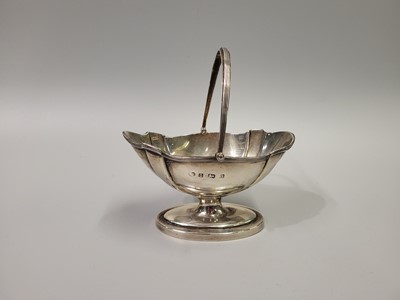 Lot 526 - AN ATTRACTIVE ANTIQUE ENGLISH STERLING SILVER...