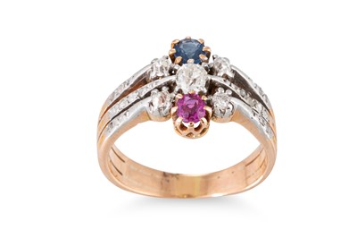 Lot 373 - AN ANTIQUE RUBY, SAPPHIRE AND DIAMOND CLUSTER...