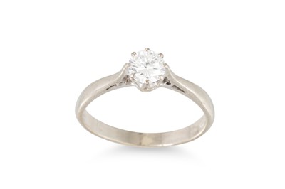 Lot 340 - A DIAMOND SOLITAIRE RING, the brilliant cut...