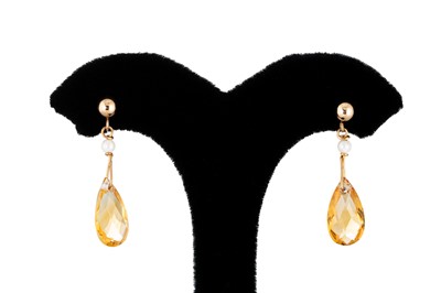 Lot 23 - A PAIR OF CITRINE AND CULTURED PEARL DROP...