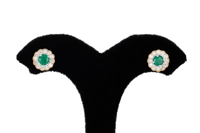 Lot 38 - A PAIR OF EMERALD AND DIAMOND SET CLUSTER...