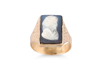 Lot 42 - AN ANTIQUE INTAGLIO SET RING, the intaglio...
