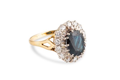 Lot 44 - A SAPPHIRE AND DIAMOND CLUSTER RING, the...