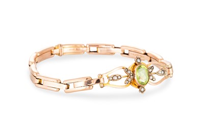 Lot 100 - AN ANTIQUE PERIDOT AND SEED PEARL SET BRACELET,...
