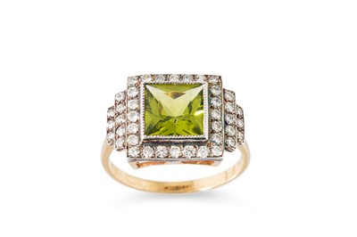 Lot 123 - A PERIDOT AND DIAMOND SET CLUSTER RING, the...