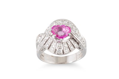 Lot 226 - A PINK SAPPHIRE AND DIAMOND CLUSTER RING, the...