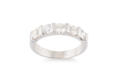 Lot 229 - A FIVE STONE DIAMOND RING, the brilliant cut...