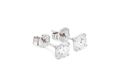 Lot 250 - A PAIR OF DIAMOND STUD EARRINGS, the brilliant...