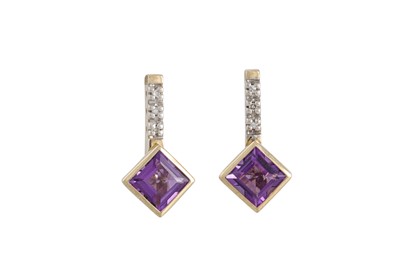Lot 5 - A PAIR OF DIAMOND AND AMETHYST DROP EARRINGS,...