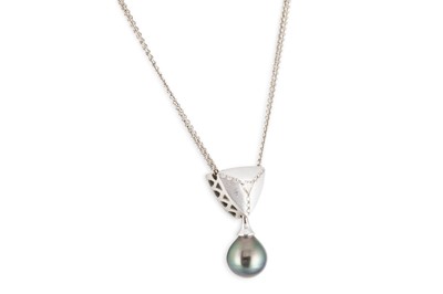 Lot 87 - AN 18CT WHITE GOLD DIAMOND SET CULTURED PEARL...