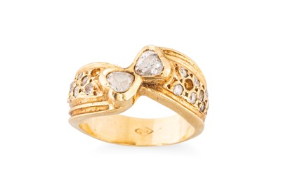 Lot 35 - AN 18CT YELLOW GOLD GEM-SET RING, in the style...