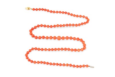 Lot 72 - A SINGLE STRANDED CORAL NECKLACE, to an 18ct...