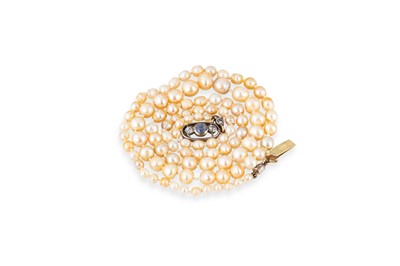 Lot 77 - AN ANTIQUE SINGLE ROW PEARL NECKLACE, the...