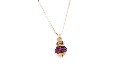 Lot 168 - A RUBY AND GOLD PENDANT ON A CHAIN, set with...